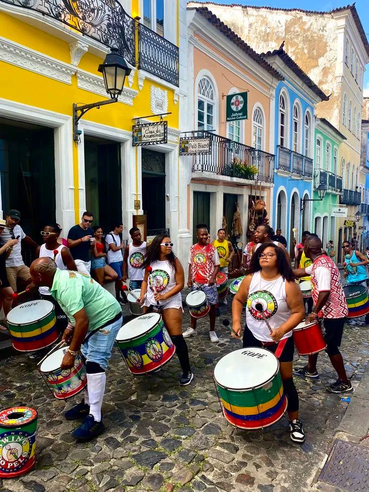 Uno show di percussioni nelle vie urbane di una città del Nordeste Brasilano, Salvador, Recife
